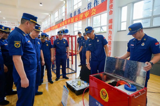 延边州消防救援支队召开营区实战化训练暨装备革新成果展示交流会(图2)