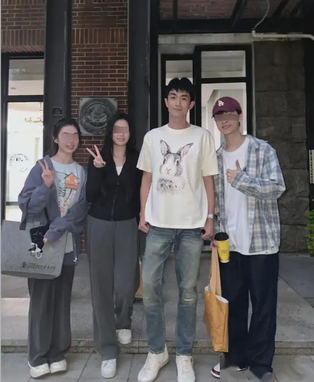 36岁林更新跑步被偶遇本人暴瘦撑不起裤子读博被女同学包围！(图12)