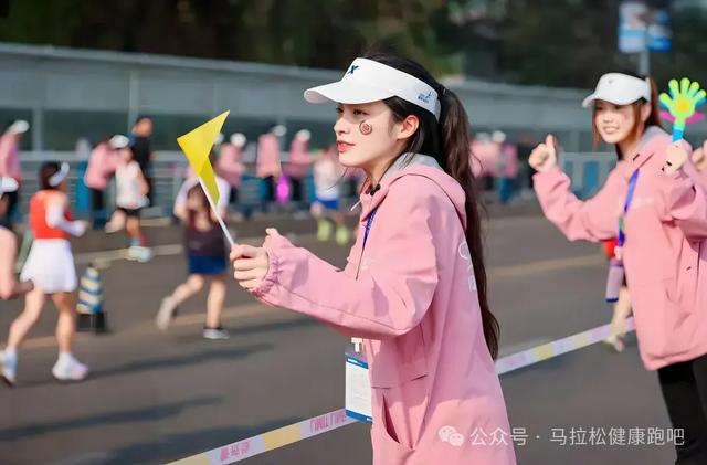 跑友问：马拉松赛为什么只发汗衫？为什么不发裤衩？(图2)