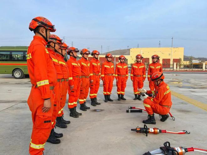 强化装备操作使用能力锻造应急救援“尖刀力量”(图3)