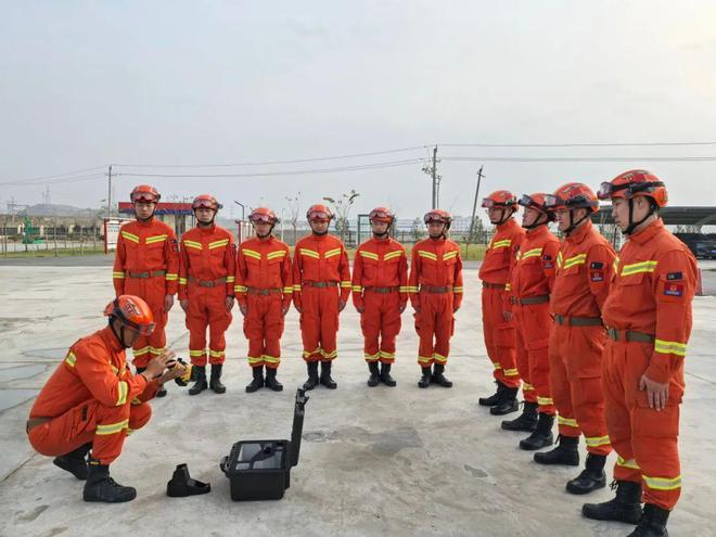 强化装备操作使用能力锻造应急救援“尖刀力量”(图2)