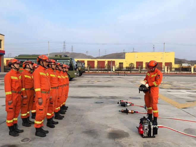 强化装备操作使用能力锻造应急救援“尖刀力量”(图4)