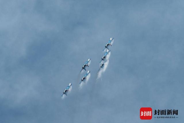 空、陆、海多款装备亮相中国航展训练｜图集(图1)