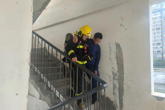 聚焦实战拓新提能淬炼尖兵——华兴街消防救援站多措并举打好灭火实装训练“组合拳”(图6)
