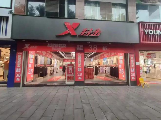 曾红极一时如今却沦为笑柄的4个国产运动鞋看谁还在乱跟风？(图3)