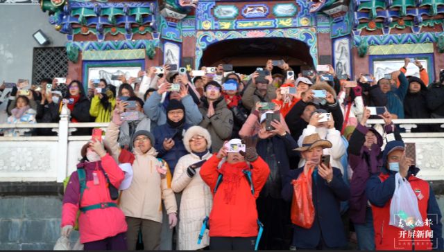 2025你好云南｜200余名户外运动爱好者鸡足山登高迎新年(图3)