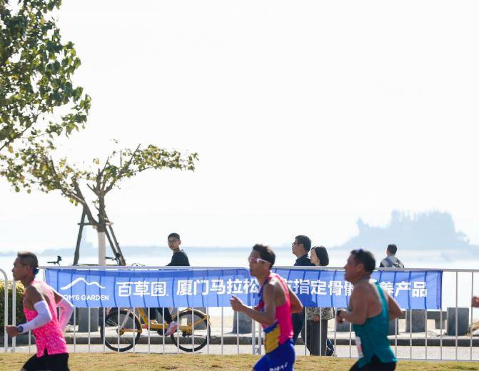 2025厦门马拉松开跑Mom’sGarden百草园液体胶原钙成指定骨骼营养产品(图2)