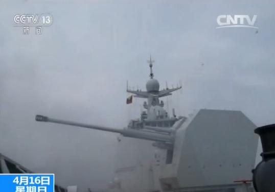新型导弹驱逐舰西宁舰首次进行海上实际使用武器训练