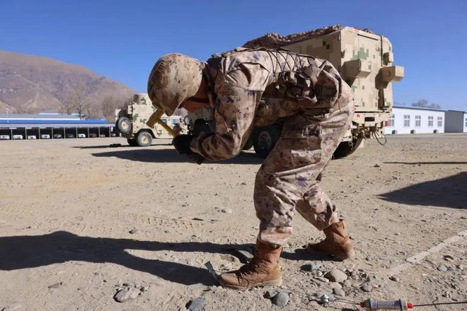 新年开训信息支援部队厉兵秣马锻造打赢铁拳(图5)