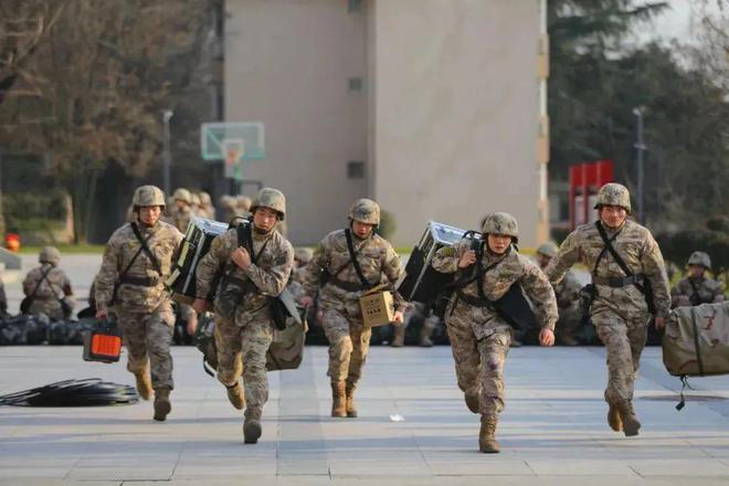 新年开训信息支援部队厉兵秣马锻造打赢铁拳(图4)