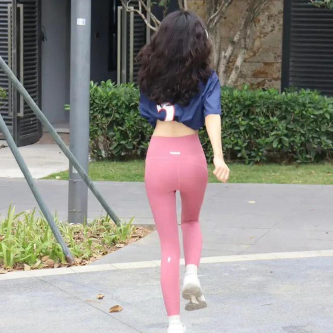 女的穿这样跑步隐私全被暴露了…(图3)