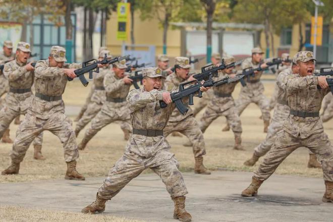 第71集团军某旅：学研新大纲掀起练兵备战新热潮