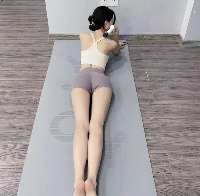 穿这种裤子去户外跑步尴尬吗？网友：有点让人羞羞……(图4)