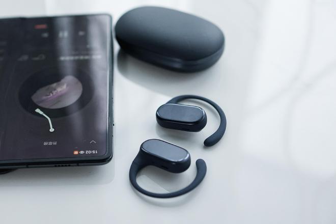 跑步狂甩不掉！71g零感佩戴+防漏音黑科技拯救运动党耳朵(图1)