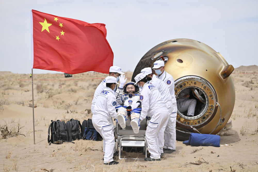大漠长风起神舟破云归——写在神舟十九号航天员乘组天外凯旋之际(图2)