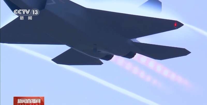 无火光的电磁枪、可投手榴弹的无人机……我国陆海空军装备频上新(图8)