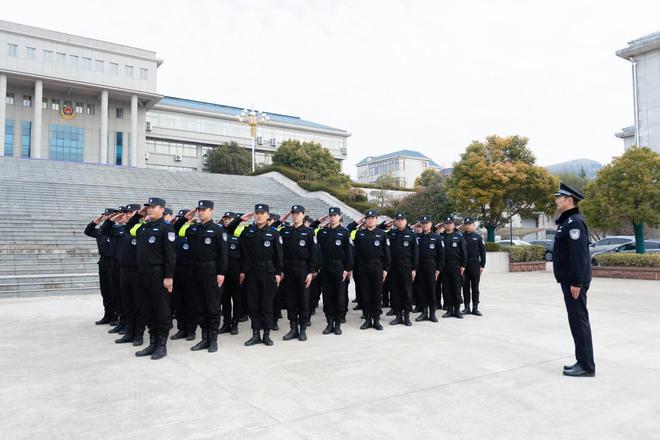 贯彻新条令淬火练精兵！枣庄公安举行2025年全警实战练兵启动仪式暨市局机关第一期实战训练班(图4)