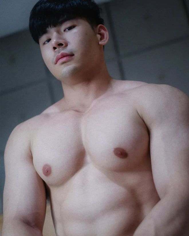 5个健身房练胸动作器械上强度打造饱满胸肌！(图1)