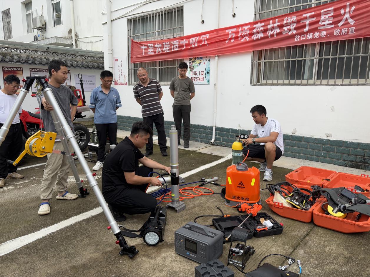 歙县岔口镇开展应急装备培训提升应急救援能力(图2)