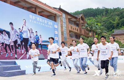 2025国产运动品牌在儿童鞋服市场杀疯了(图9)