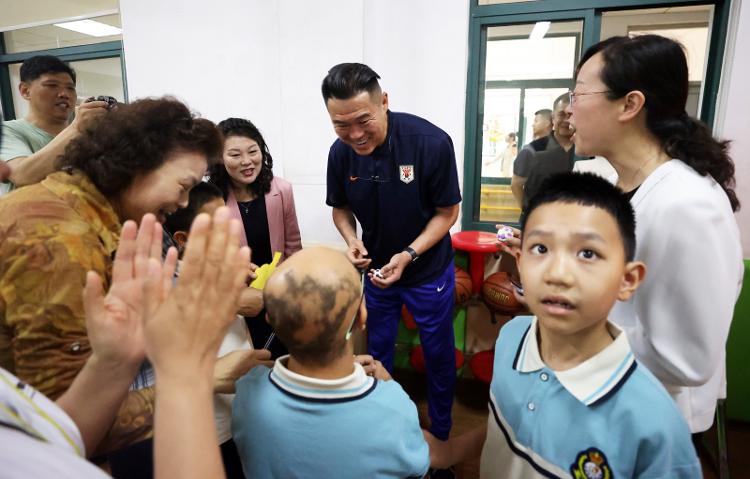“超越·爱公益系列活动”走进济南泺源学校庆“六一”活动成功举办(图1)