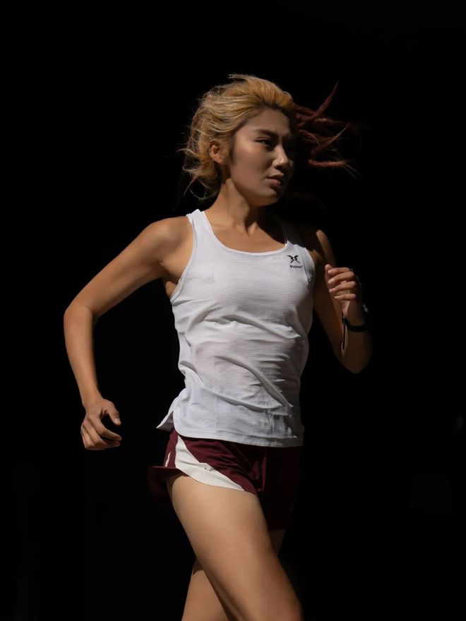 【轻盈舒适专为运动而生】BODYWITPRO女拉松背心解锁自由呼吸感助你跑出每一步精彩(图2)