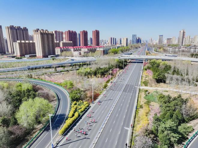 一场马拉松让城市名片“跑”起来(图11)