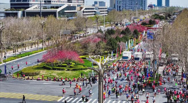 一场马拉松让城市名片“跑”起来(图12)