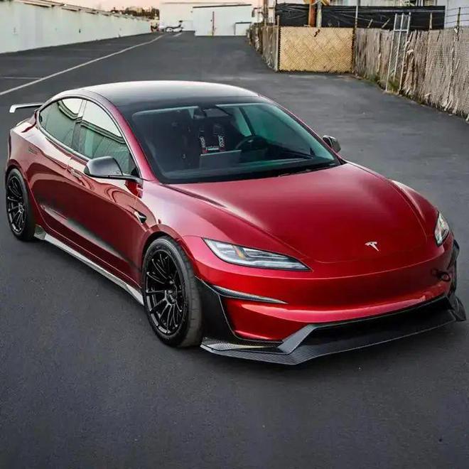 赛道利器全面进化！特斯拉Model3P改装外观套件(图2)