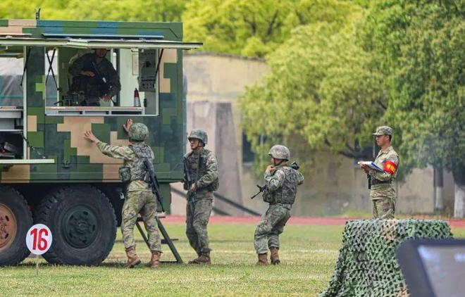 后装实战化训考看保障尖兵各显神通！(图6)
