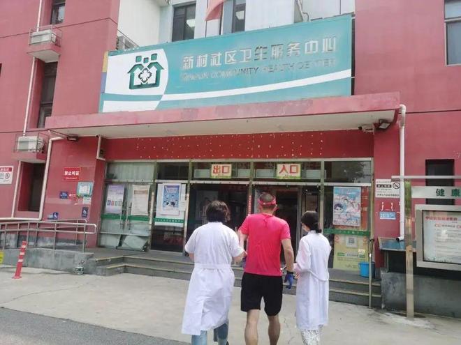 男子跑步时突然晕倒医生竟拿塑料袋套头？！(图3)