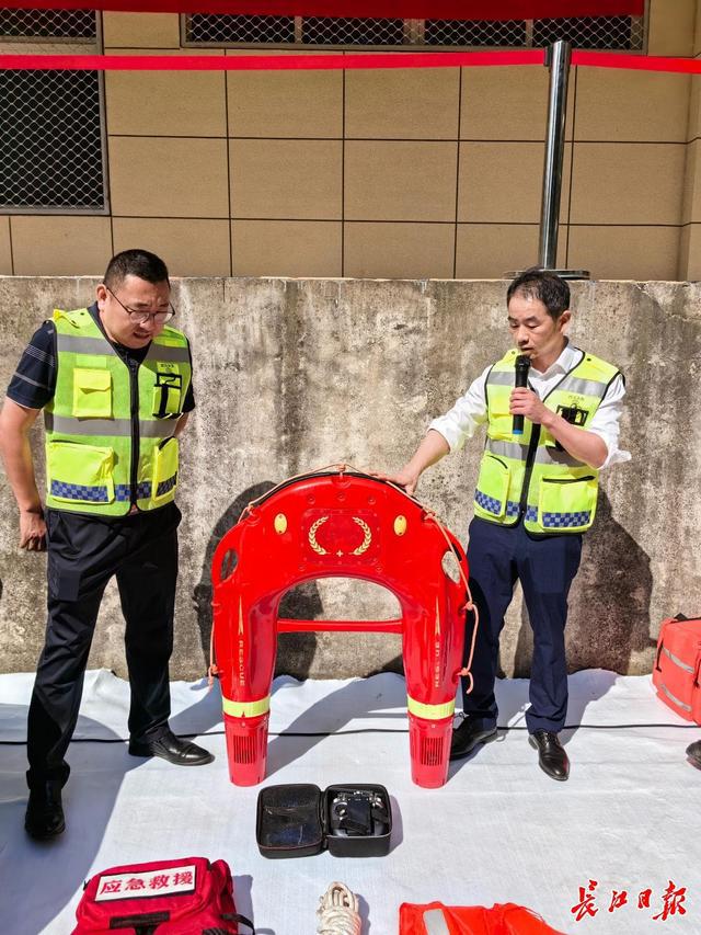 无人机当“探照灯”武汉防汛装备上新(图2)