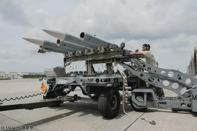 美军寻求新型廉价空空导弹尺寸只有AIM-120一半将配备无人战机(图2)