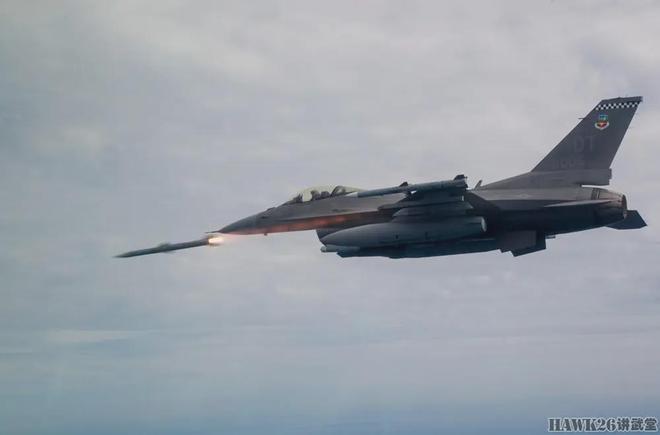 美军寻求新型廉价空空导弹尺寸只有AIM-120一半将配备无人战机(图5)