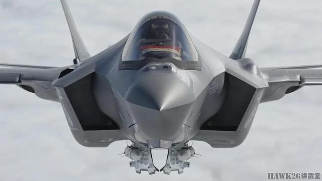 美军寻求新型廉价空空导弹尺寸只有AIM-120一半将配备无人战机(图8)