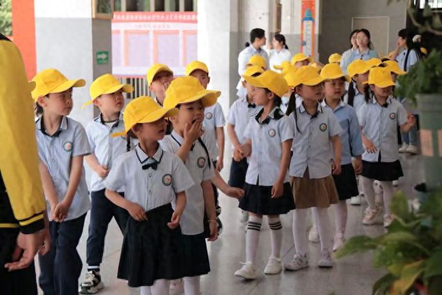合肥市少儿艺术学校站塘校区：小手拉小手快乐出发啦(图1)