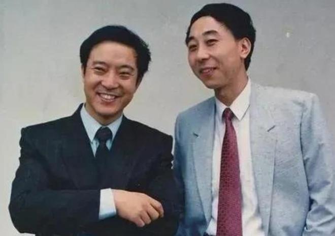 75岁牛群公园被偶遇光膀子锻炼不顾形象穿千层底布鞋十分朴素(图5)