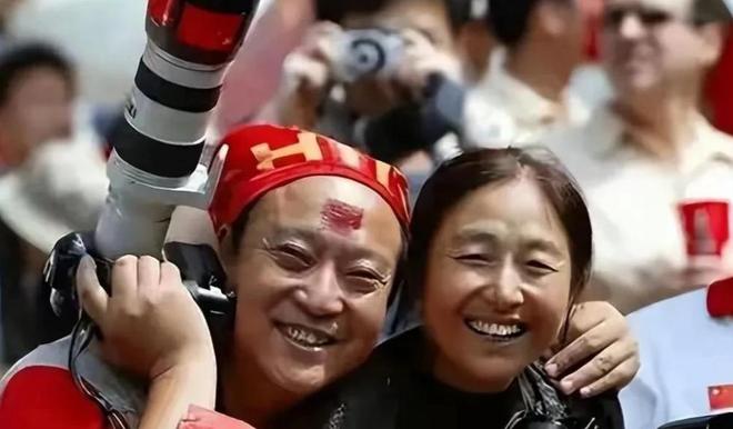 75岁牛群公园被偶遇光膀子锻炼不顾形象穿千层底布鞋十分朴素(图6)