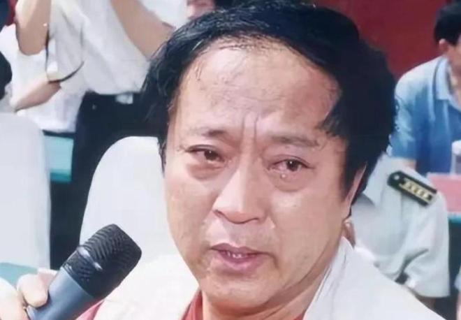 75岁牛群公园被偶遇光膀子锻炼不顾形象穿千层底布鞋十分朴素(图9)