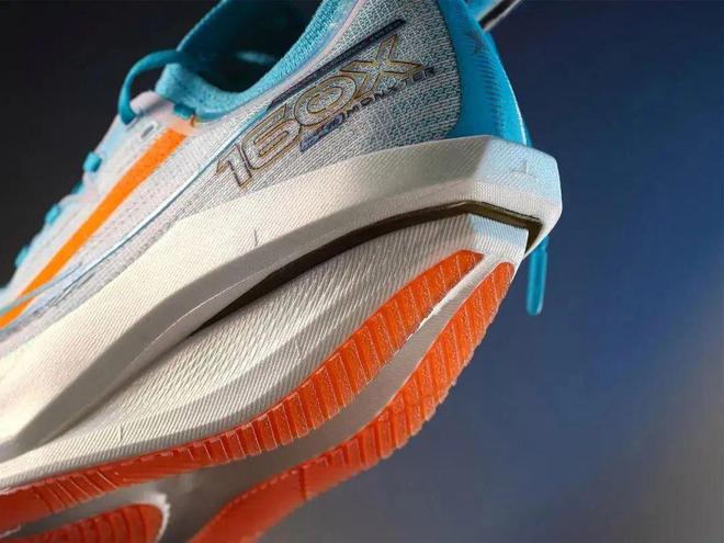 新一代冠军版跑鞋|特步160X7代革新登场4大黑科技让你PB再快点!(图9)