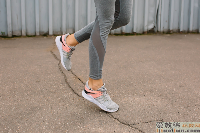 这些帅飒的跑步装备我不允许你不知道!(图1)