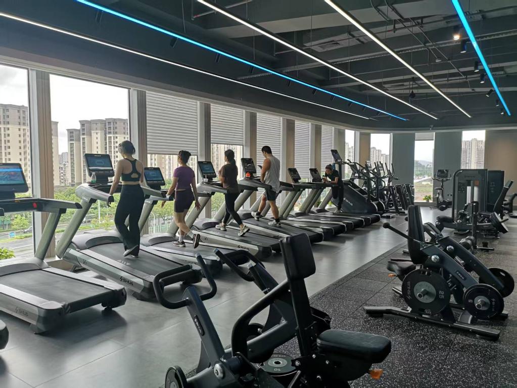 创新业态场景探索多元发展——体育用品制造业向服务业转型拓展观察(图1)