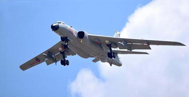 轰-6终于能打到美国了！惊雷-1导弹有重大战略价值(图1)