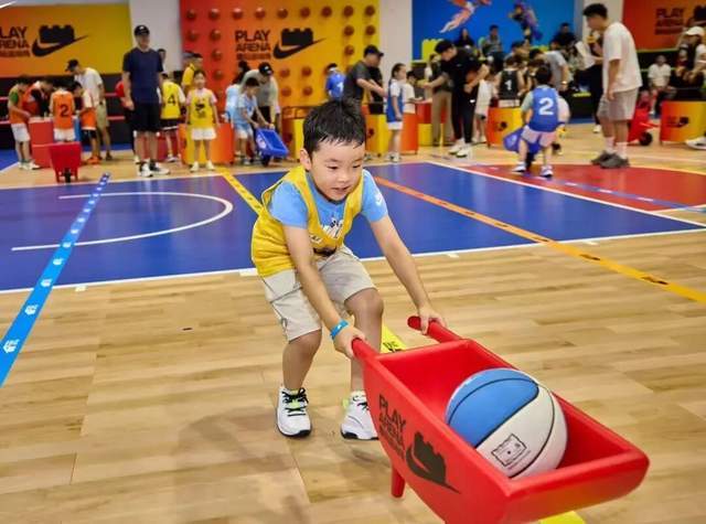 “跑着瞧”！耐克用运动赋能孩子成长！(图11)