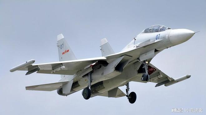 中国歼16到底有多强？俄罗斯“限制”出口美国称其“最强侧卫”(图10)