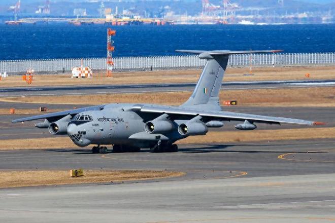 中国太聪明了：趁着俄罗斯武器滞销打算一口气订购20架大飞机？(图3)