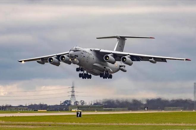 中国太聪明了：趁着俄罗斯武器滞销打算一口气订购20架大飞机？(图8)