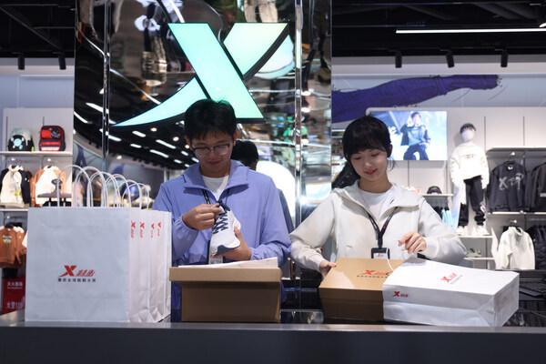 特步携手美团闪购开启运动装备30分钟达时代(图2)