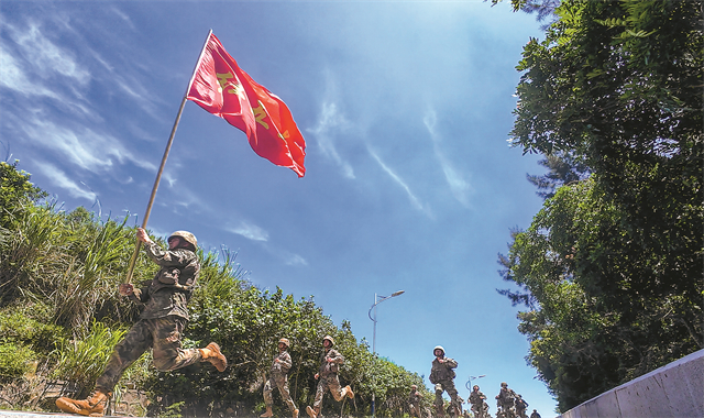 军营观察丨一支功勋连队的“荣誉之战”(图1)