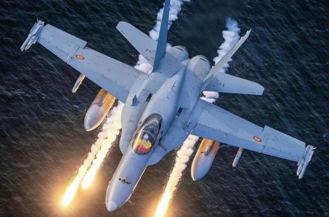 美军在南海损失惨重2架战机接连坠海在中国家门口颜面扫地(图15)